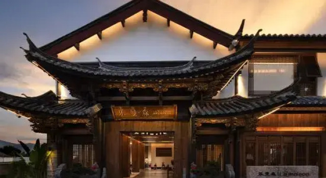 La Maison Hotel - Lijiang, Забронировать Отель Лицзян Юньнань, рядом с Улица Сквер-стрит Древнего города Даянь