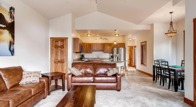 Black Canyon Inn Unit H2, Забронировать Отель Эстес-Парк Rocky Mountain National Park, рядом с Сквер Barlow Plaza