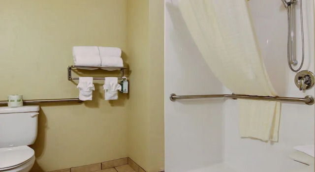 Двухместный люкс Cobblestone Inn & Suites - Brillion