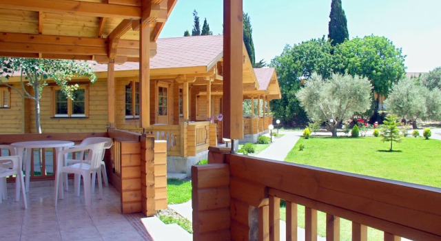 Вилла Sandy's Studios Apartments & Log Villas