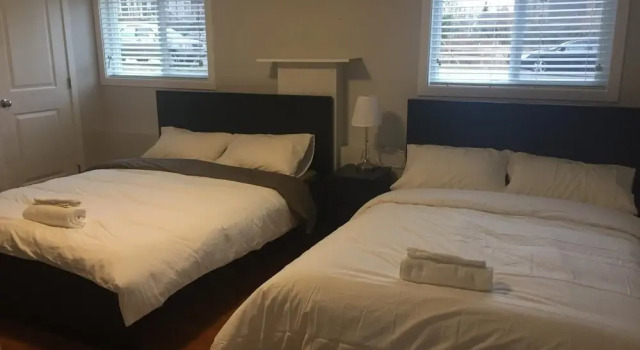 Edmond Home, Забронировать Отель Отели Бернаби с парковкой, Парковка