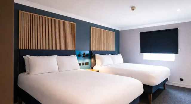 Четырёхместный семейный номер Standard Village Hotel Coventry