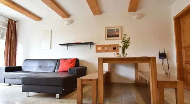 Holiday Home With Beautiful View on the Village, Book Feriehus Sommerhuse i Great Eastern Region, Hytte