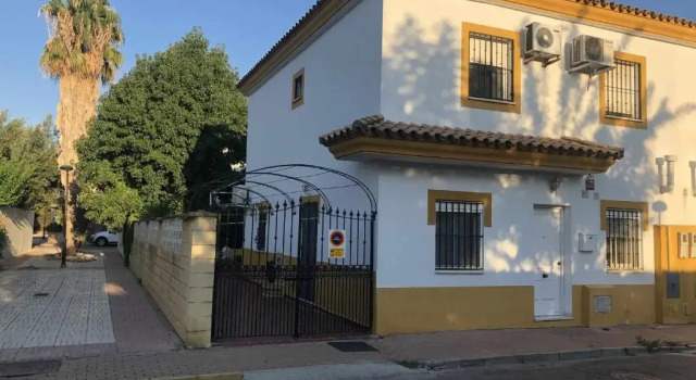 Casa Juan Sebastian Elcano, Забронировать Отель Отели провинции Севильи с бассейном, Бассейн