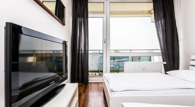 Cologne Fair Apartment with Cathedral View, Забронировать Апартаменты/квартира Дойц Кельн