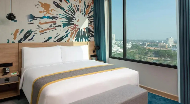 Люкс с балконом Holiday Inn & Suites Siracha Laemchabang by IHG