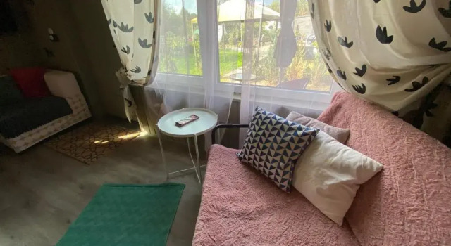 Amazing little house on an island with garden, จอง บ้านพักตากอากาศ Ziemelu ริกา
