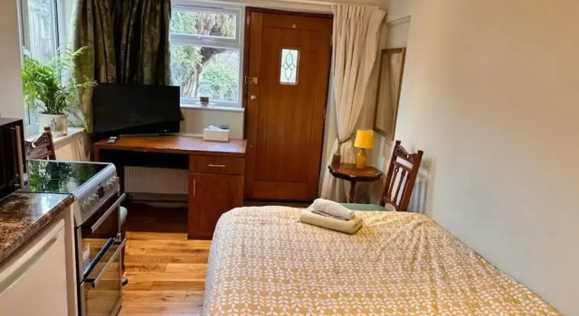 Fab Studio Room in Botley, Oxford
