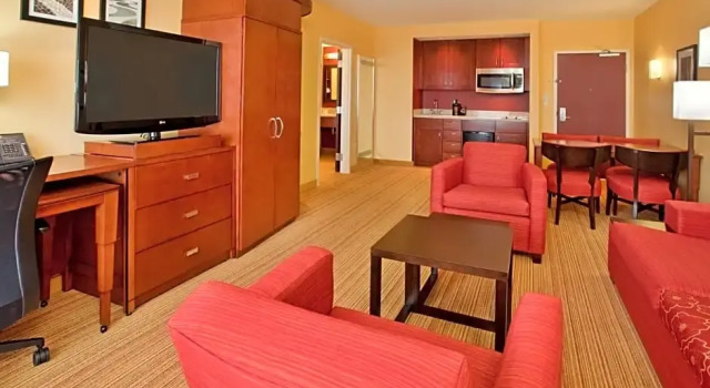 Двухместный люкс c 1 комнатой Courtyard by Marriott Pittsburgh North/Cranberry Woods