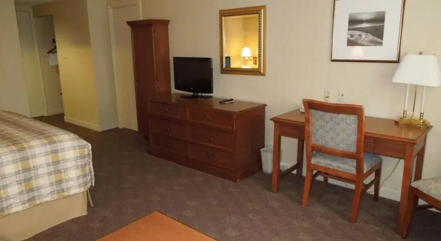 Rockville Centre Inn, Book Hotel  