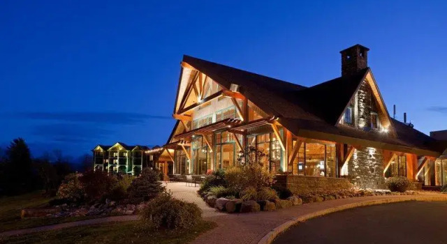 Кровать в общем номере Grandview Lake Placid