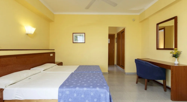 Standard Double room with balcony Hotel Golf Beach