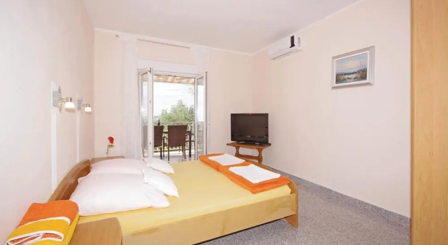 Awesome Home in Makarska With Wifi and 1 Bedrooms, Забронировать Отель Отели Макарска с парковкой, Парковка