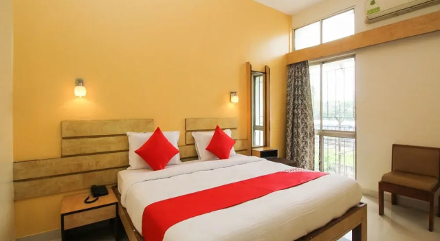 OYO 15198 Hotel Ranjeet