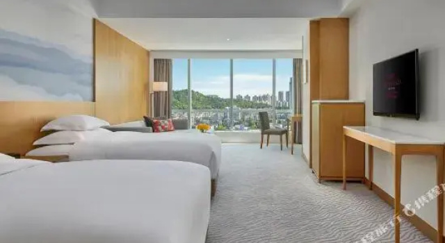 Двухместный номер Superior Crowne Plaza Zhuhai City Center by IHG