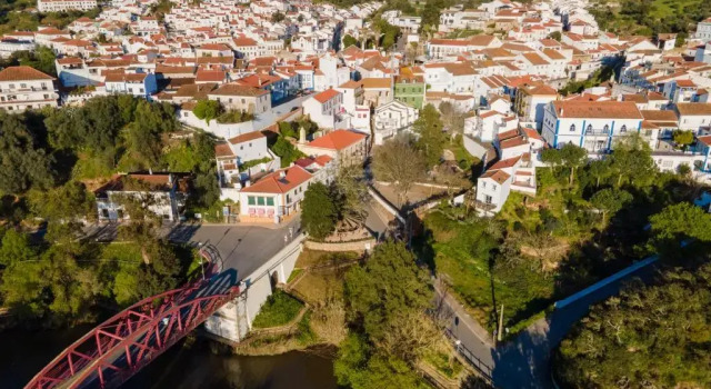 Коттедж Romantic riverside retreat