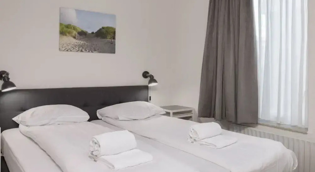 Bungalow in Netherlands With Private Sauna, Book Vacation Home Kamperland 