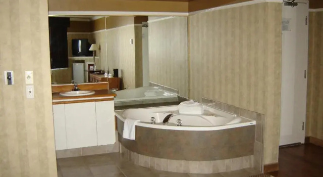Люкс Deluxe Days Inn by Wyndham Trois-Rivieres