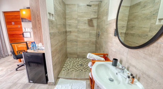 Номер Deluxe Tembo Guest Lodge