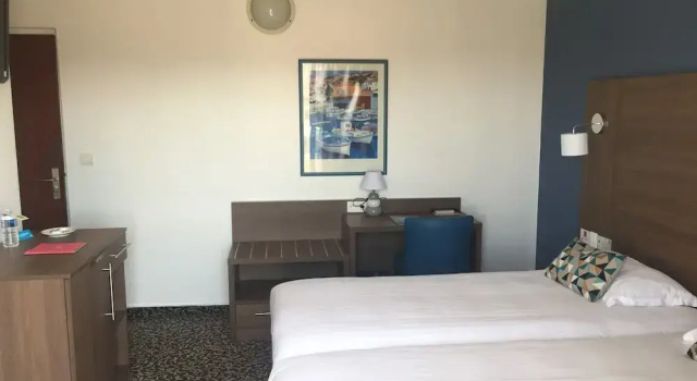 Двухместный номер Standard с балконом Le Galion Hotel et Restaurant Canet Plage - Logis
