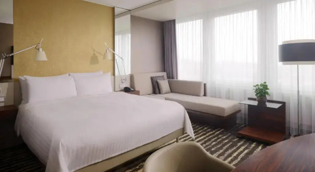 Двухместный номер Club с видом на город Zurich Marriott Hotel