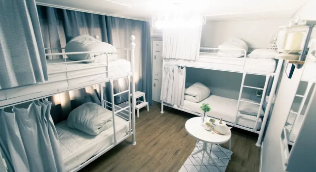 Travelholic Guesthouse - Hostel, Rezerwuj Hostel Gangnam-Gu Seul, w pobliżu Blue Square