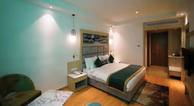 Двухместный семейный люкс с видом на город Quality Inn Elite By White Panda Hotels