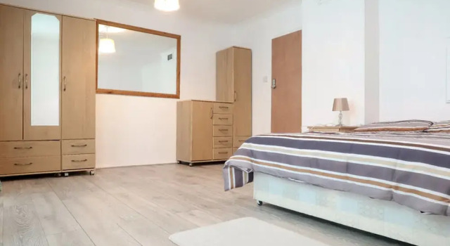 Elland House Deluxe Guest Room