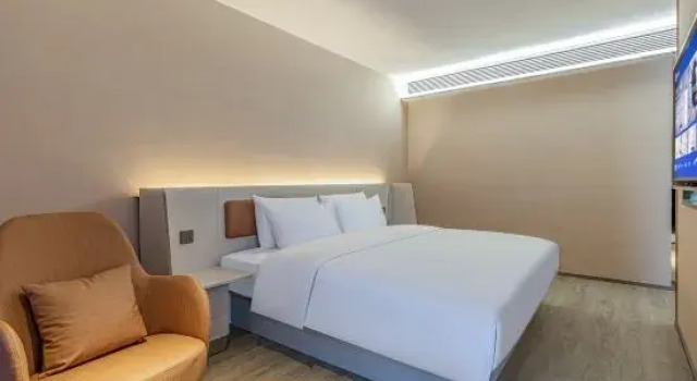 Люкс HanTing Hotel (Dali Weishan Gucheng)