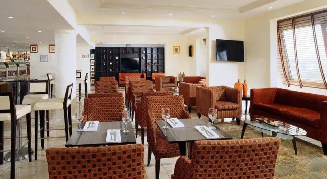 Номер Deluxe Abuja Continental Hotel