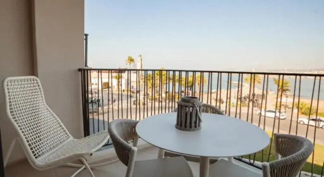 Люкс V77 Seafront Suites