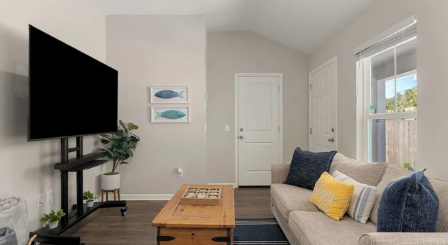 Ocean Oasis by Avantstay Block to Beach West Pcb, Pet-friendly
