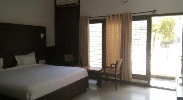 Nijaguna Resorts & Spa, Boek Resort Hotels in Bangalore met zwembad, Zwembad