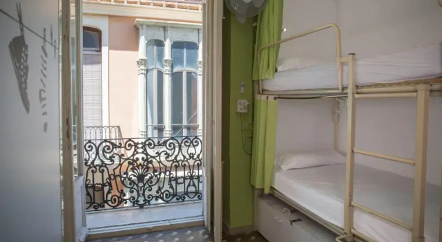 Кровать в общем номере River Hostel