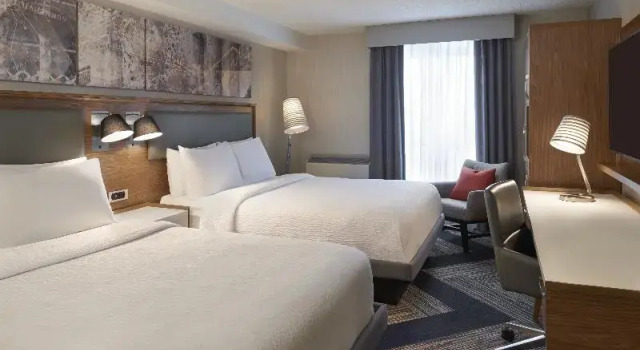 Двухместный номер Standard Four Points by Sheraton Toronto Airport East