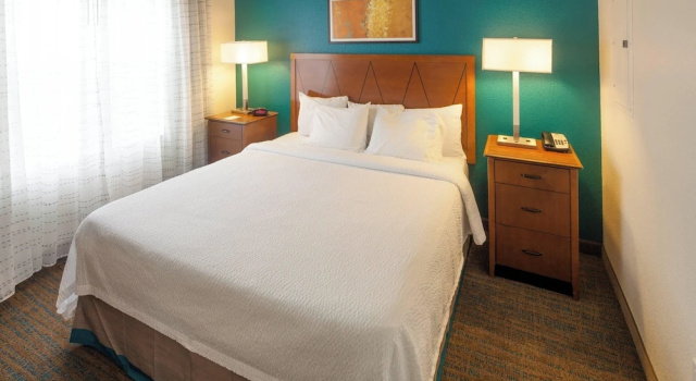 Четырёхместный люкс с 2 комнатами Residence Inn by Marriott Wichita East At Plazzio