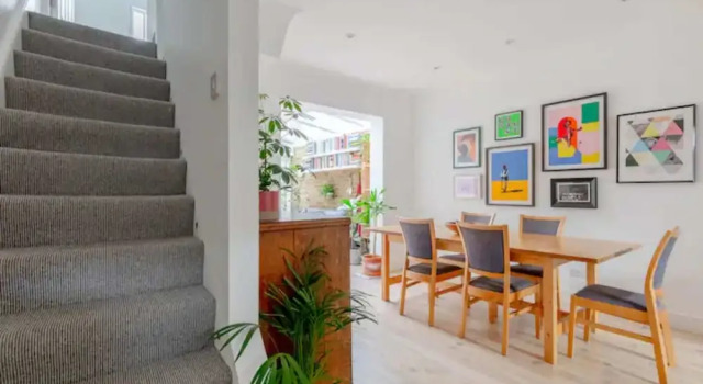 Коттедж Beautifully Designed 2BD House - by Queen's Park!
