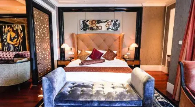 Red Flag Valley Golf Hotel, Rezervasyon Otel Ganjingzi District 