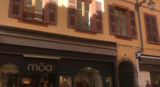 Grand studio rue piétonne Ajaccio, Varaa Hotelli Ajaccio 