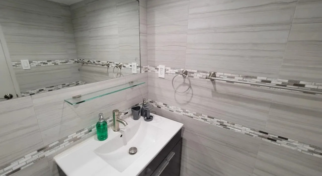 Апартаменты с 3 комнатами Alexander 1121 3 Bedroom Apts by RedAwning