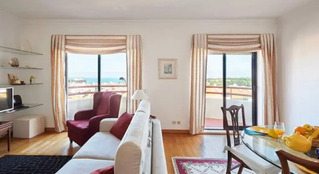 Lighthouse-view-in-cascais, Забронировать Отель Отели Кашкайш 3 звезды, рядом с Дом-музей Паулы Рего, 3*