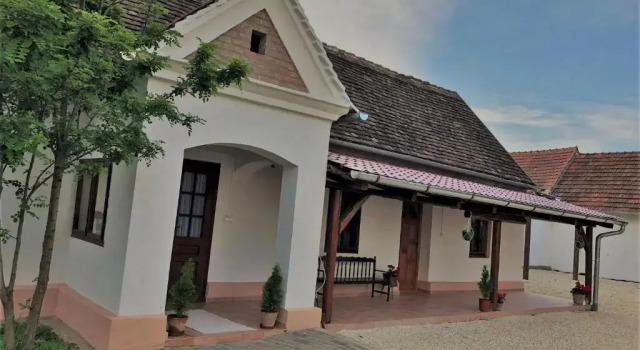 Borbély Vendégház, Book Hotel Hoteller i Western Transdanubia med parkering, Parkering