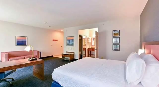 Двухместный люкс Hampton Inn & Suites Pittsburg