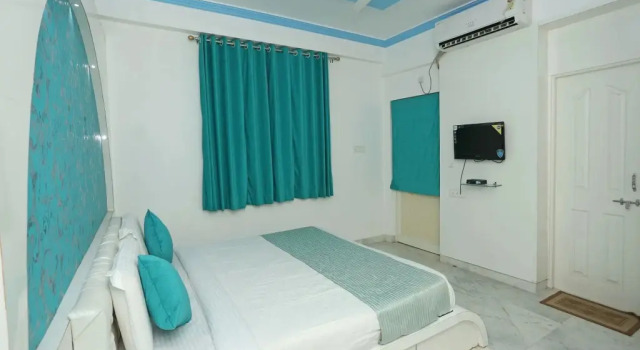 OYO 9775 Home Modern 4BHK Celebration mall, Забронировать Отель Отели штата Раджастхана с парковкой, Парковка