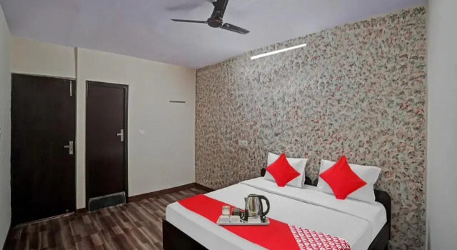 OYO Flagship 70188 S R Hotel