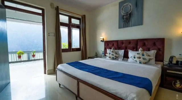 Номер Deluxe с балконом и с видом на озеро Hotel Silverton (180 lake view)