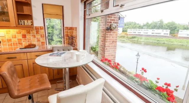 Коттедж с балконом Dee Heights Penthouse