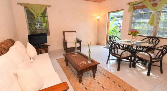 Четырёхместный люкс с 2 комнатами с видом на сад The Sugar Apple Lodging
