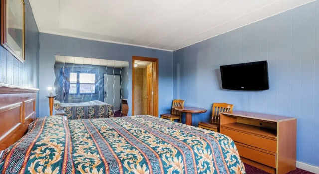 Номер Standard Admiral Motel By OYO Chicago I-94