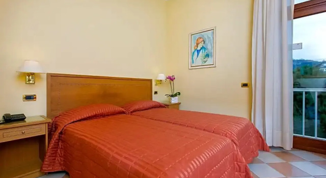 Номер Standard с балконом и с видом на сад Grand Hotel Moon Valley